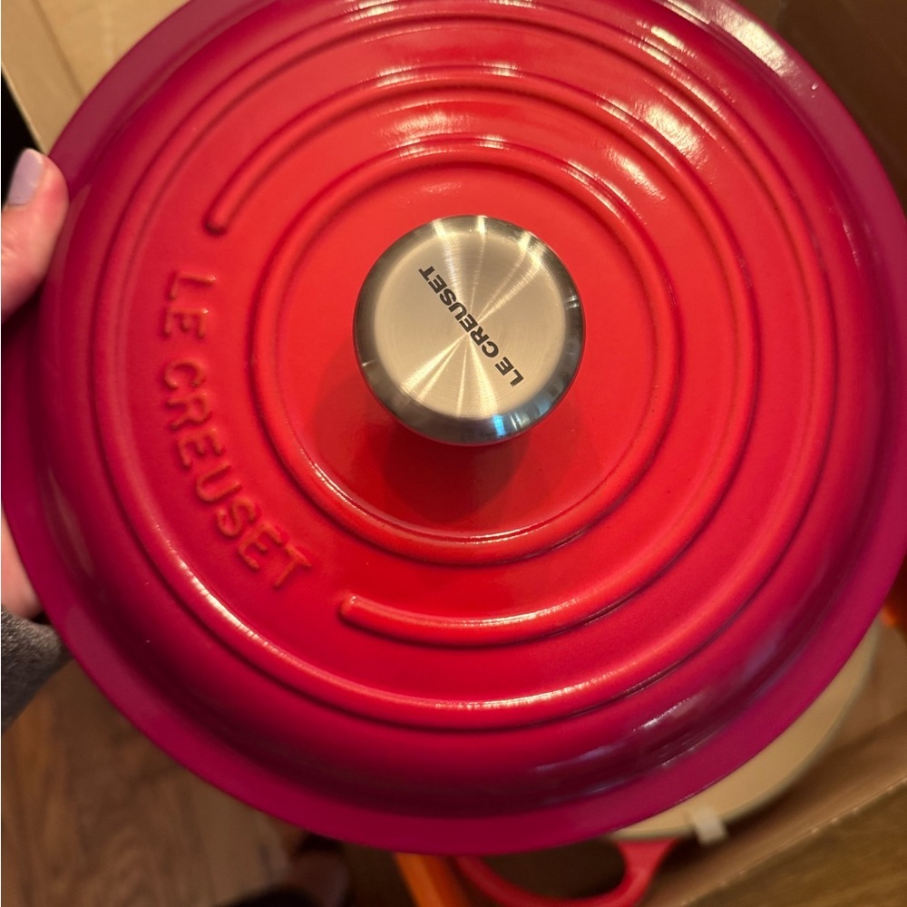 Le Creuset cerise French oven 2.5 qt new in box